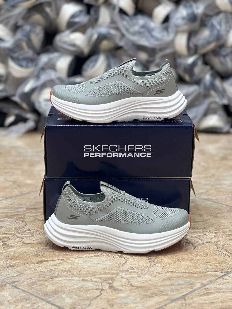 کتونی اسکیچرز مدل   max cushion2 /Skechers Slip-ins  در 2 رنگ 37 تا 40