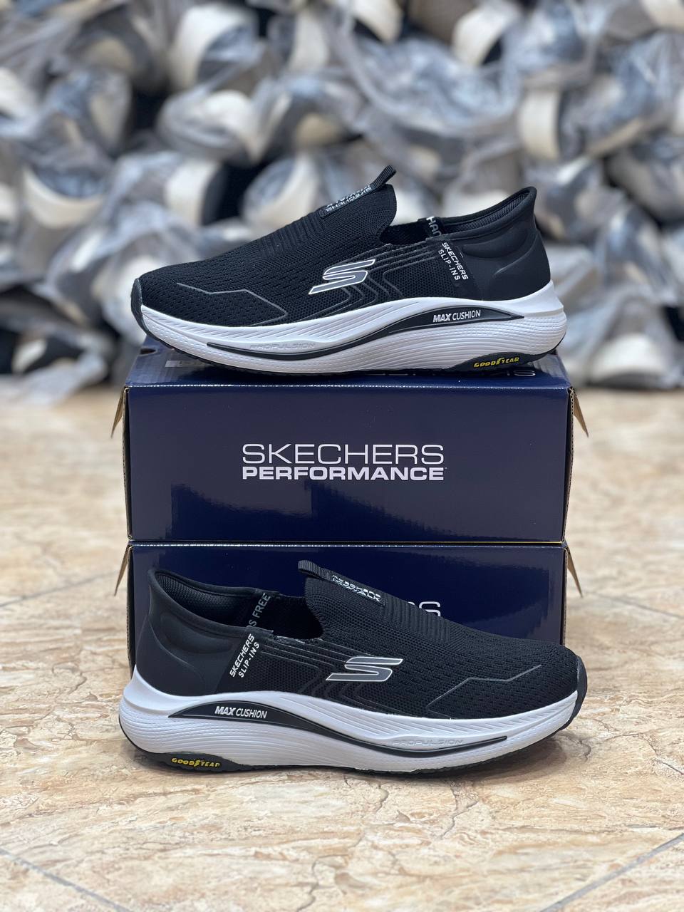 کتونی اسکیچرز مدل Skechers Gowalk Max cushioning در 2رنگ  /سایز :40 تا 45