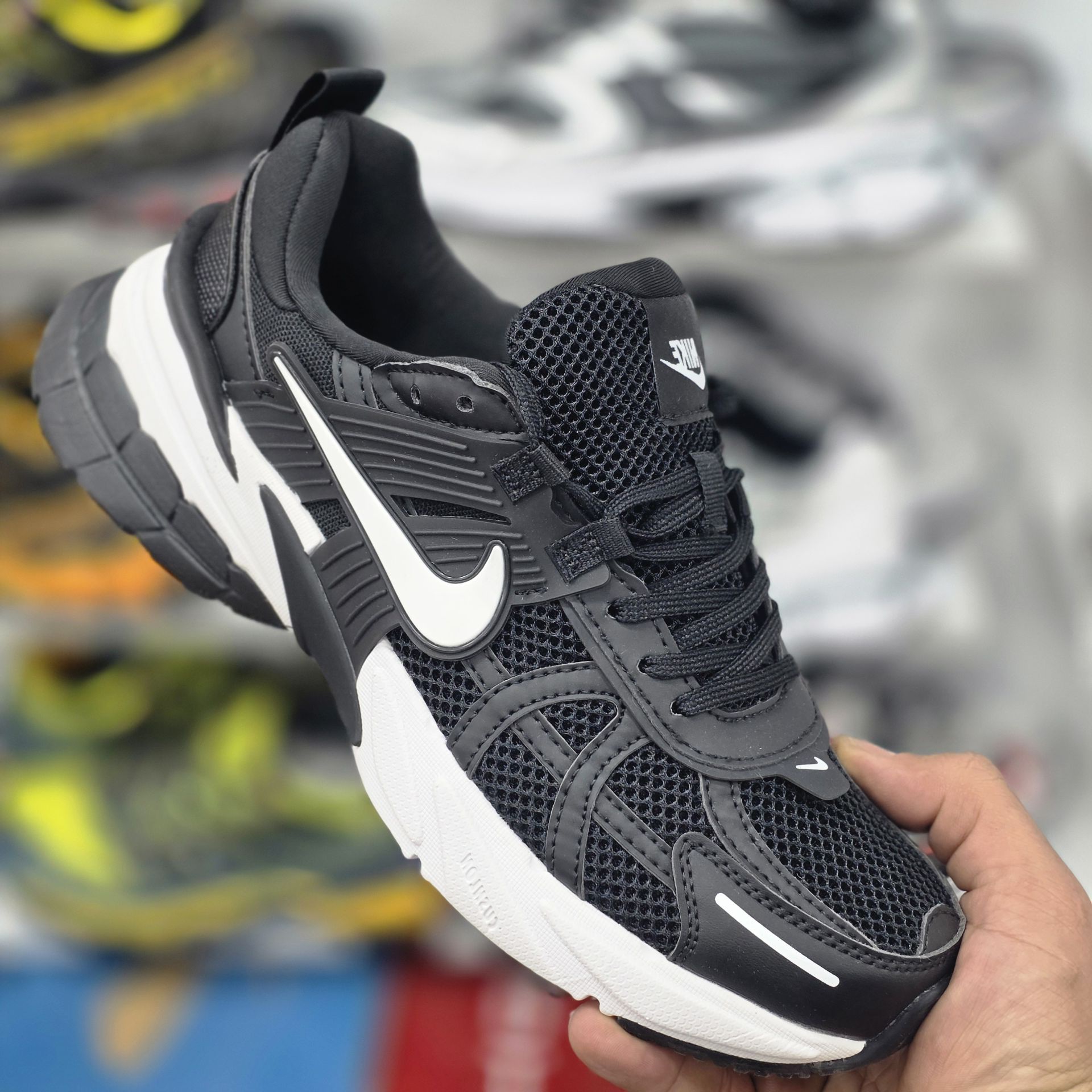 کتونی نایک مدل وی تو کی | Nike V2K Run | سایز ۴۰ تا ۴۵ | کیفیت مستر (وارداتی ویتنام)