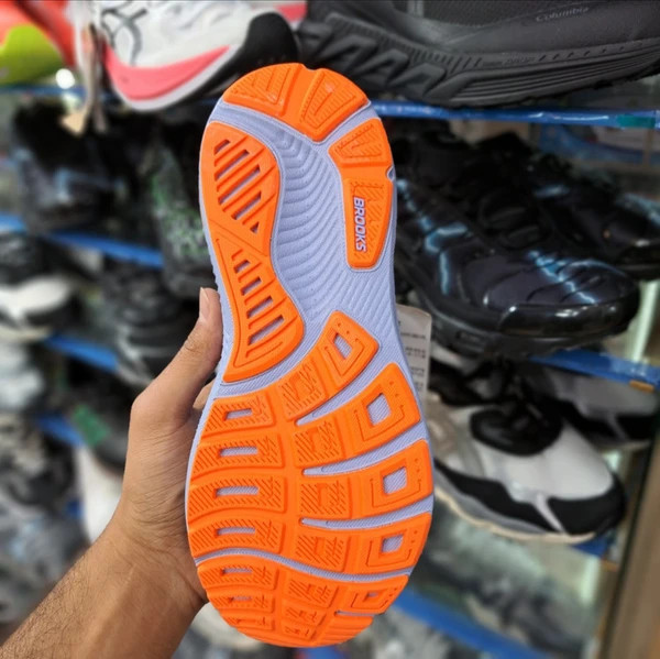 کتونی بروکس مدل بروکس گاست ۱۷ | Brooks Ghost 17 | سایز۴۰تا۴۵ | ساخت ویتنام | کیفیت مستر