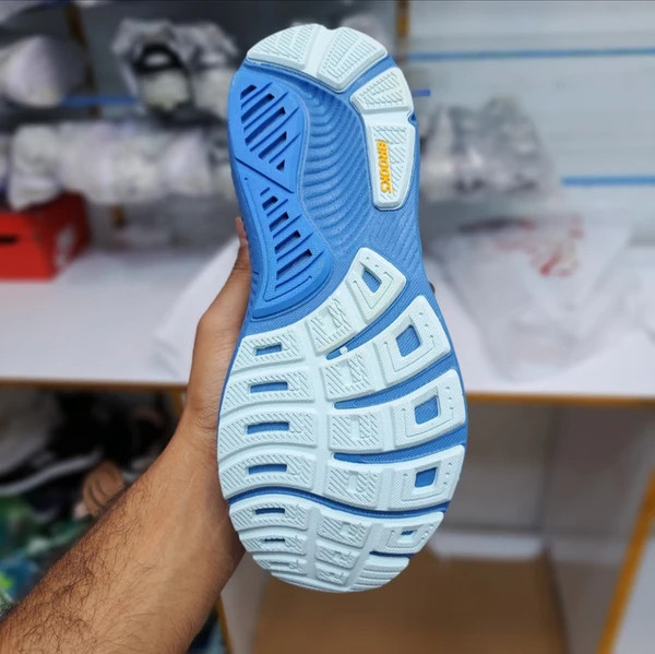 کتونی بروکس مدل بروکس گاست ۱۷ | Brooks Ghost 17 | سایز۴۰تا۴۵ | ساخت ویتنام | کیفیت مستر