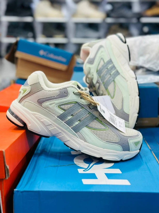 کتونی آدیداس مدل ریسپانس سی‌ال | Adidas Response CL | سایز ۴۰تا۴۵ | ساخت ویتنام | کیفیت مستر