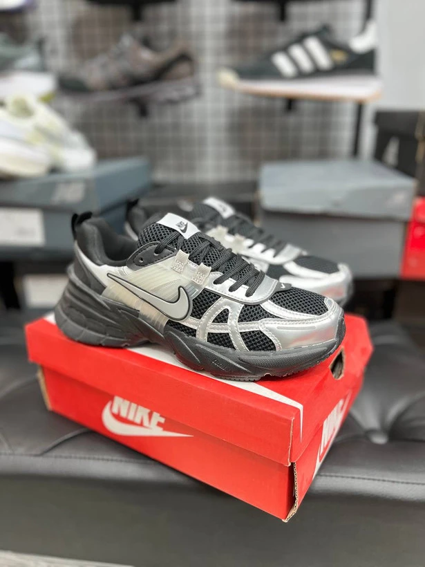 کتونی نایکی مدل وی‌تو‌کی ران | Nike V2K Run | سایز ۳۷تا۴۵ | ساخت ویتنام | کیفیت مستر